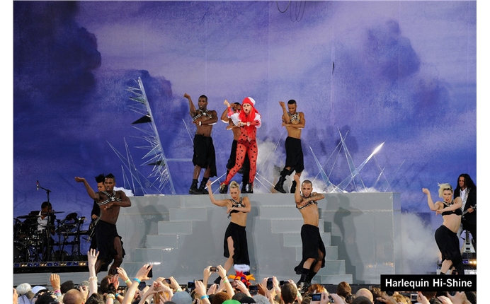 Леди Гага с блеском выступает в Нью-Йорке на покрытии Арлекин
