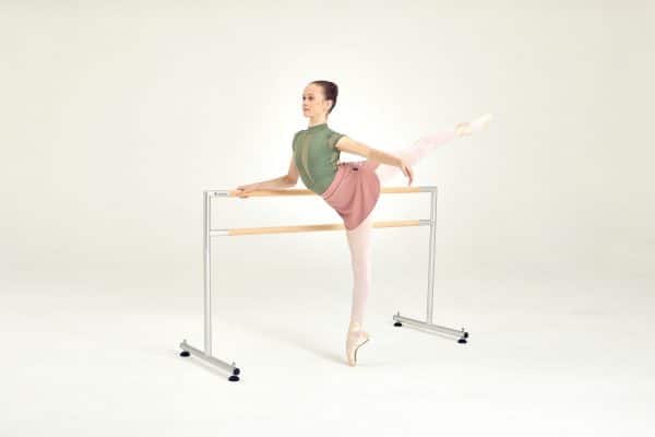 Mittlere freistehende Harlequin Ballettstange mit Ballerina
